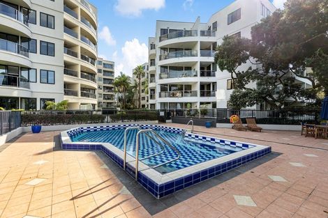 Photo of property in 2d/175 Hurstmere Road, Takapuna, Auckland, 0622