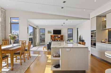Photo of property in 7 Azalea Lane, Waipahihi, Taupo, 3330
