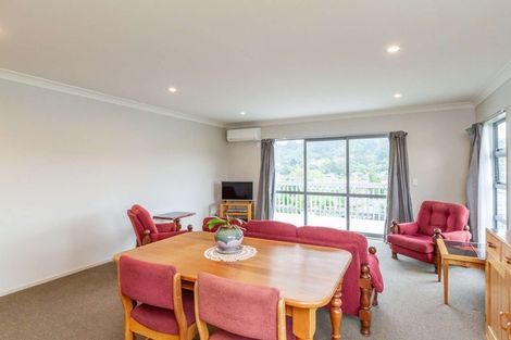 Photo of property in 32 Speldhurst Grove, Stokes Valley, Lower Hutt, 5019