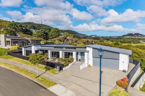 Photo of property in 6 The Fjord, Aotea, Porirua, 5024