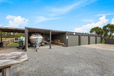 Photo of property in 124 Boord Crescent, Kumeu, 0891