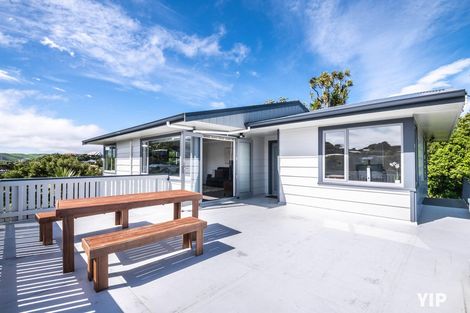 Photo of property in 5 Hallewell Crescent, Johnsonville, Wellington, 6037