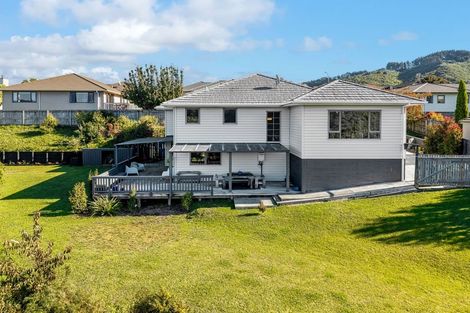 Photo of property in 21 Mcewen Crescent, Riverstone Terraces, Upper Hutt, 5018