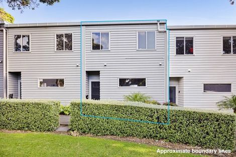 Photo of property in The Strand, 4/16 Ronald Street, Strandon, New Plymouth, 4312