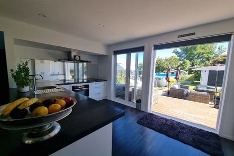 Photo of property in 33 Searells Road, Strowan, Christchurch, 8052