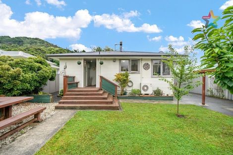 Photo of property in 5 Kowhai Street, Wainuiomata, Lower Hutt, 5014