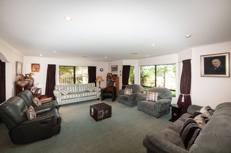 Photo of property in 6 Derry Hill, Churton Park, Wellington, 6037