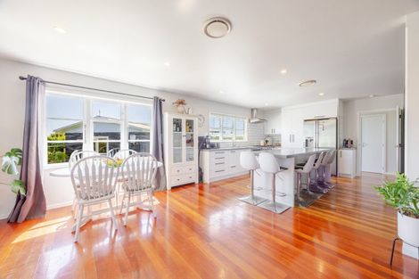 Photo of property in 21 Pitt Street, Clive, 4102