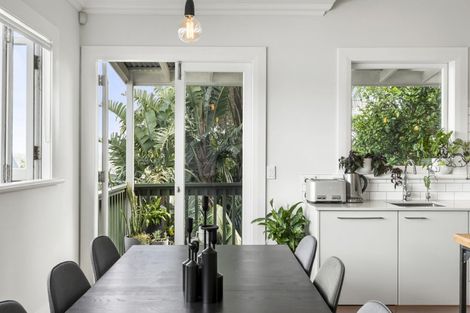 Photo of property in 17 Rangatira Road, Birkdale, Auckland, 0626