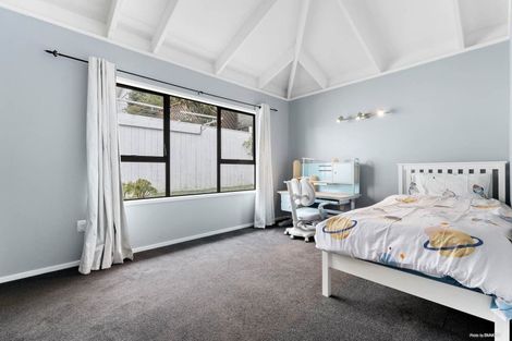 Photo of property in 4 Raphael Place, West Harbour, Auckland, 0618