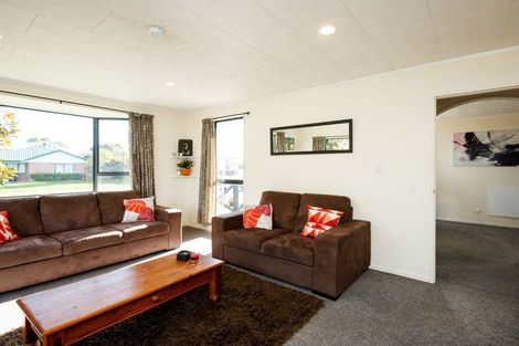 Photo of property in 96 Hillcrest Drive, Kelvin Grove, Palmerston North, 4414