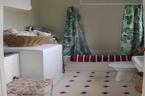 Photo of property in 30a Huntingdon Street, Northland, Wellington, 6012