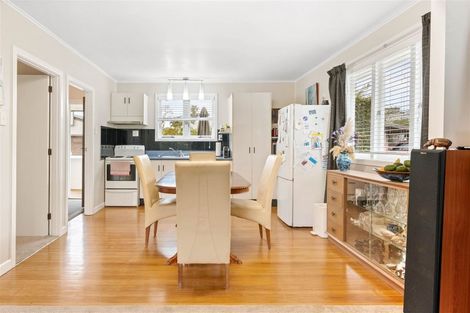 Photo of property in 3 Rewarewa Road, Te Atatu Peninsula, Auckland, 0610