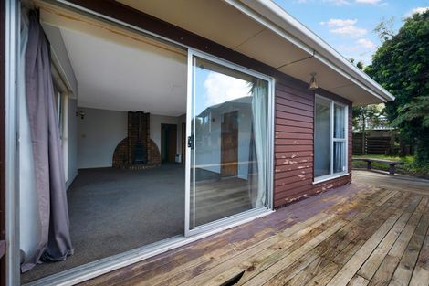 Photo of property in 13 Halcombe Place, Green Bay, Auckland, 0604