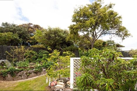 Photo of property in 100 Churton Drive, Churton Park, Wellington, 6037
