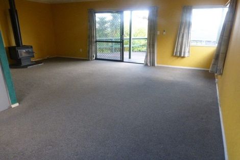 Photo of property in 12 Netherlands Avenue, Kelston, Auckland, 0602