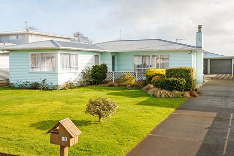 Photo of property in 17 Somerset Crescent, Highbury, Palmerston North, 4412