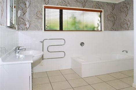 Photo of property in 96 Navigation Drive, Whitby, Porirua, 5024