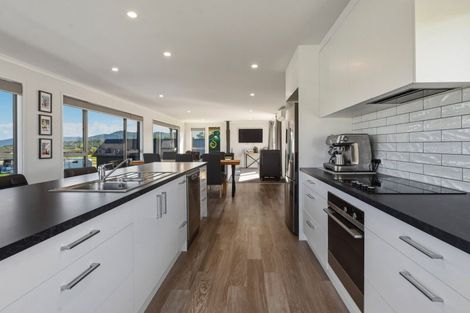 Photo of property in 9 Lancewood Way, Kinloch, Taupo, 3377