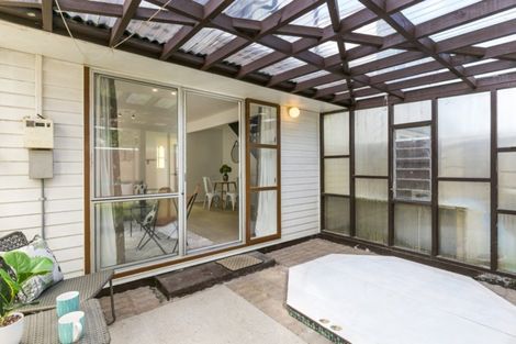 Photo of property in 200f6 Onepu Road, Lyall Bay, Wellington, 6022