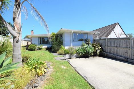 Photo of property in 20 Amberley Avenue, Te Atatu South, Auckland, 0610
