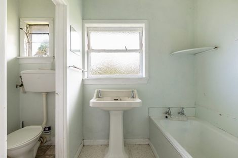 Photo of property in 518 Glenfield Road, Bayview, Auckland, 0629