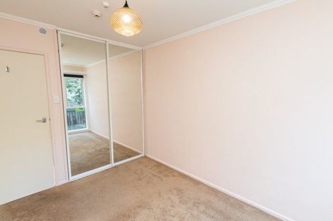 Photo of property in Victoria Court, 4u7 Queen Street, Mount Victoria, Wellington, 6011
