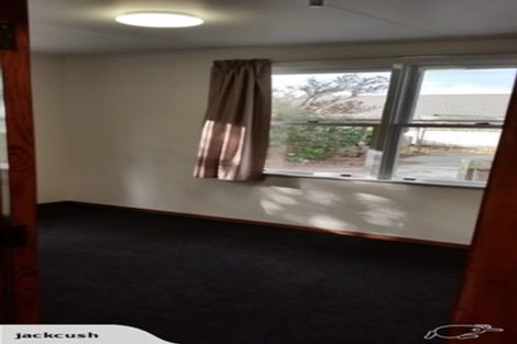 Photo of property in 21 Perrin Place, Kelvin Grove, Palmerston North, 4414