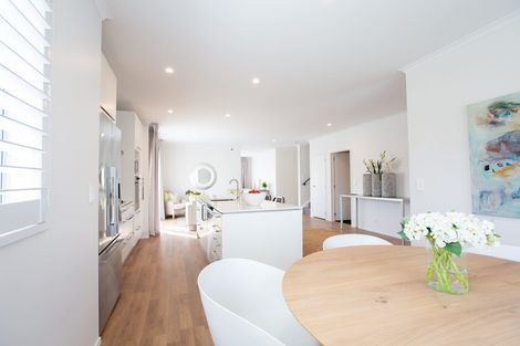 Photo of property in 2 Manutewhau Road, Massey, Auckland, 0614