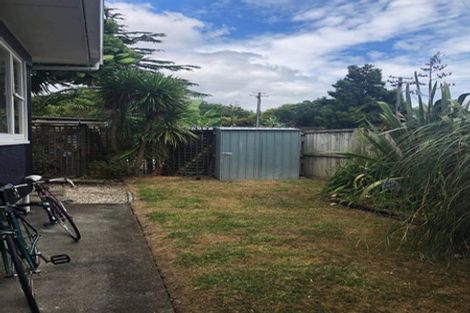 Photo of property in 2/2 Earl Road, Titirangi, Auckland, 0604