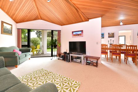 Photo of property in 27 Maygrove Drive, Orewa, 0931
