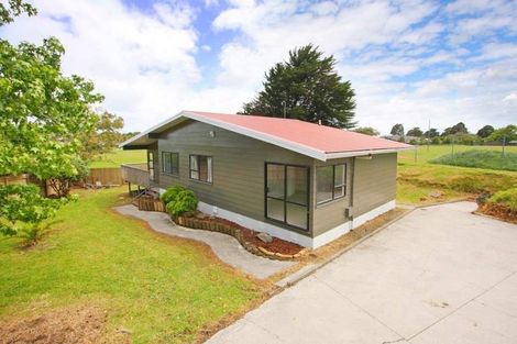 Photo of property in 13 Balwyn Place, Clendon Park, Auckland, 2103