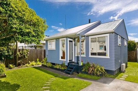 Photo of property in 16 Woodglen Road, Glen Eden, Auckland, 0602