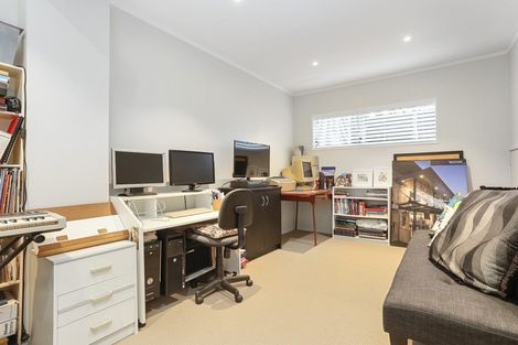Photo of property in 2/37 Shanaway Rise, Hillcrest, Auckland, 0627