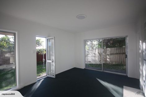 Photo of property in 3/104 East Coast Road, Forrest Hill, Auckland, 0620