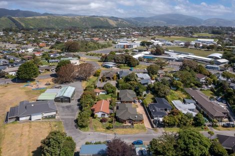 Photo of property in 22 Kowhai Grove, Raumati Beach, Paraparaumu, 5032
