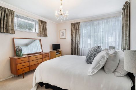 Photo of property in 18 Selwyn Crescent, Forrest Hill, Auckland, 0620