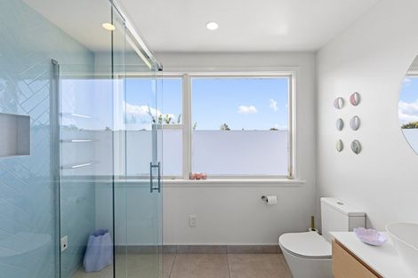 Photo of property in 21 Woodstock Place, Russley, Christchurch, 8042