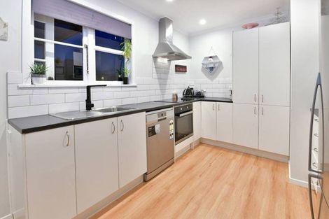 Photo of property in 32 Karaka Street, Helensville, 0800