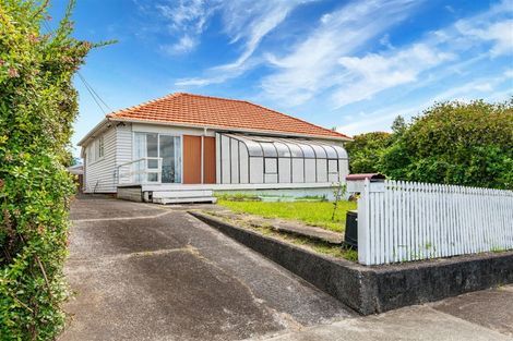 Photo of property in 308 Great North Road, Henderson, Auckland, 0612