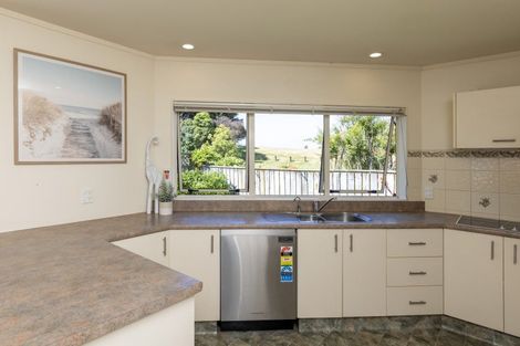 Photo of property in 22 Kowhai Grove, Raumati Beach, Paraparaumu, 5032
