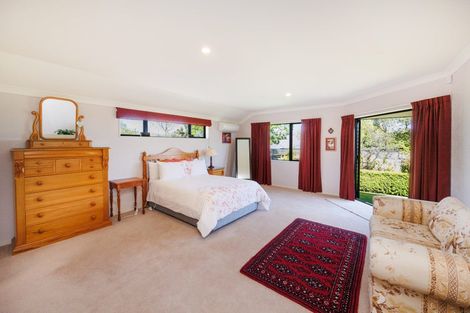 Photo of property in 23 Johnstone Drive, Fitzherbert, Palmerston North, 4410