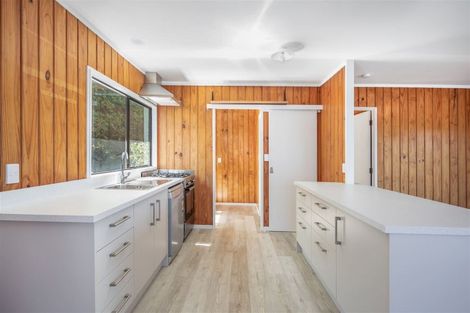 Photo of property in 42b Glanmire Road, Newlands, Wellington, 6037