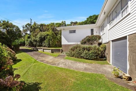 Photo of property in 12 Kinapori Terrace, Newlands, Wellington, 6037