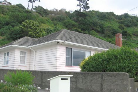 Photo of property in 310 Queens Drive, Lyall Bay, Wellington, 6022