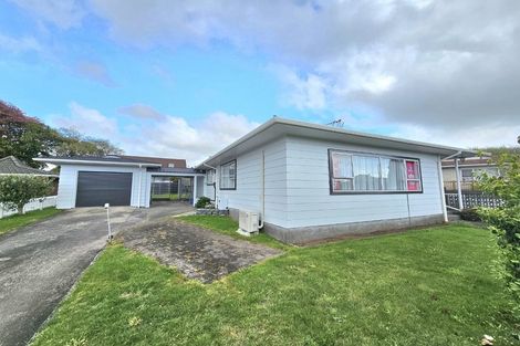 Photo of property in 4 Poplar Grove, Whalers Gate, New Plymouth, 4310