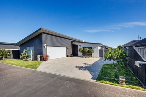 Photo of property in 51 Chestnut Close, Kelvin Grove, Palmerston North, 4414