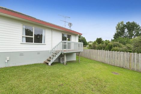 Photo of property in 2/2 Rook Place, Unsworth Heights, Auckland, 0632