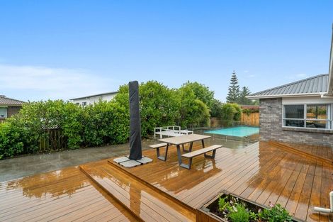 Photo of property in 8 Rarahu Place, The Gardens, Auckland, 2105