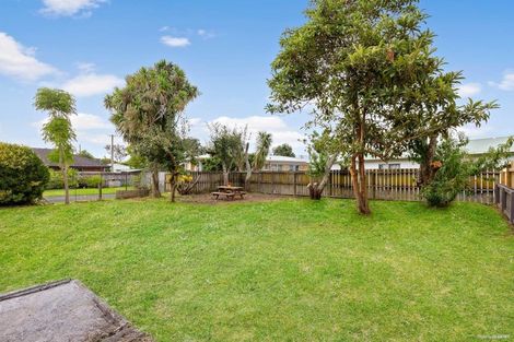 Photo of property in 14 Taikata Road, Te Atatu Peninsula, Auckland, 0610